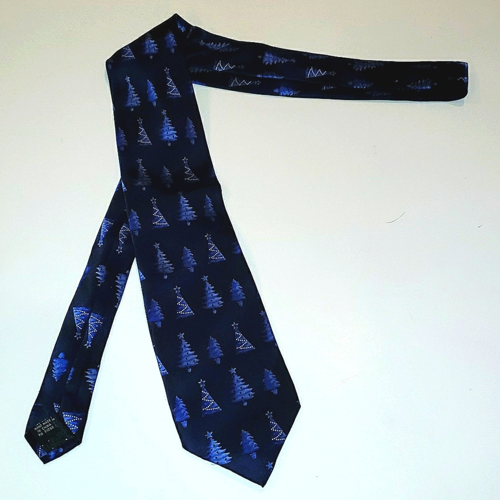 Musical 🎶 Holiday tree necktie